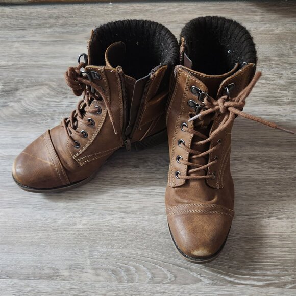Denver Hayes - Brown Lace-Up Boots w/ Sweater Collar - sz 6 - Picture 1 of 1